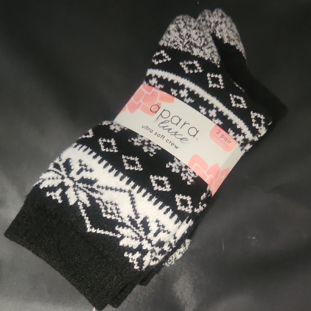 🧦🧦 Apara Footcare 2 PAIR Black and White Fuzzy Crew Socks